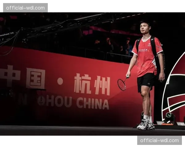 全英赛决赛：石宇奇2-1逆转乔纳坦夺冠，国羽男单时隔五年再登顶