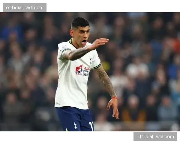 热刺更衣室沉默时刻：罗梅罗伤退后球员低头不语面临降级压力